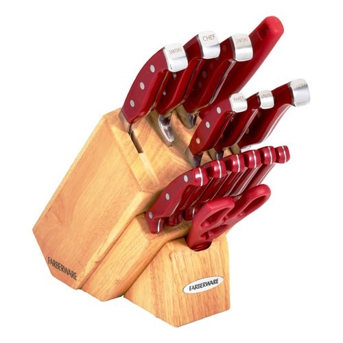 CuchilleríaSelección de cuchillos de cocina profesionales Global, Kai y Arcos en acero inoxidable sobre fondo oscuro