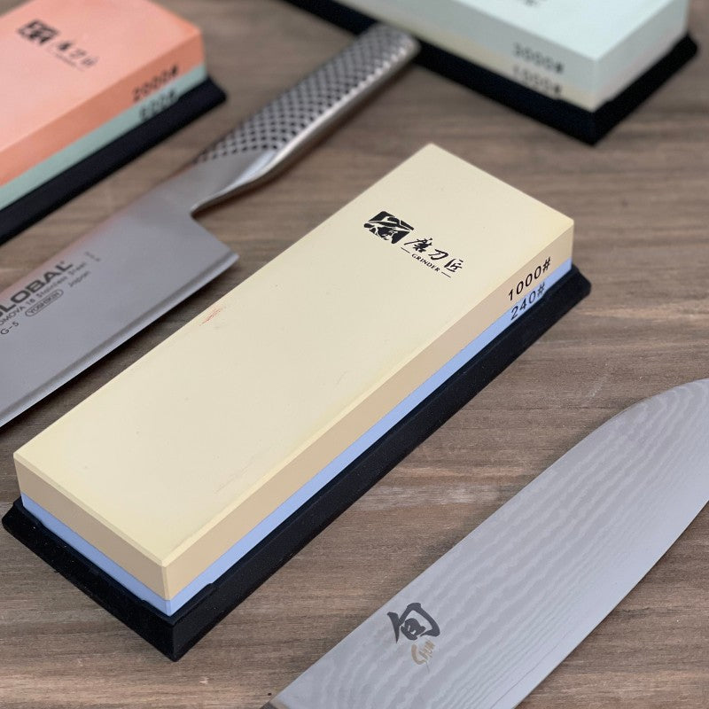 Afilar cuchillos de cocina con piedra de doble cara