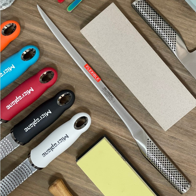 Cuchillo Global G-95 jamonero flexible de 25 cm en acero CROMOVA 18, vista lateral completa