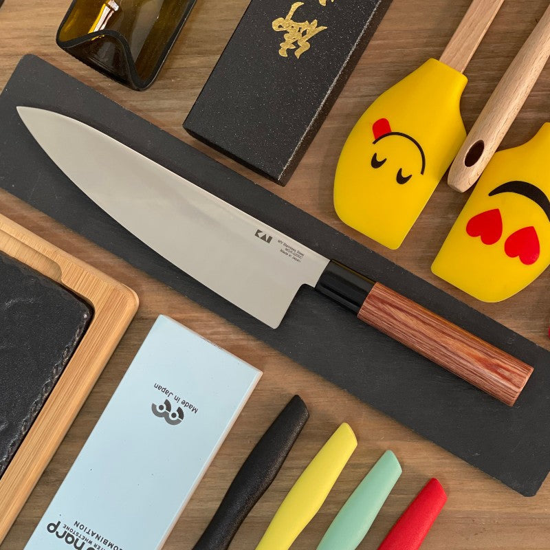 Cuchillos Kai Seki Magoroku Red Wood — serie completa de cuchillería japonesa artesanal