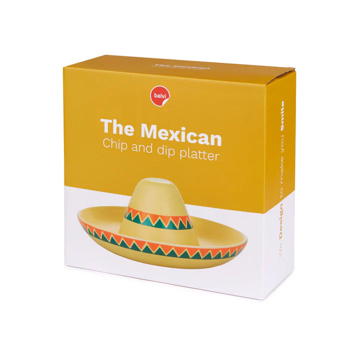 Vista superior plato para nachos sombrero mexicano con espacio para nachos y recipiente salsa guacamola  integrado
