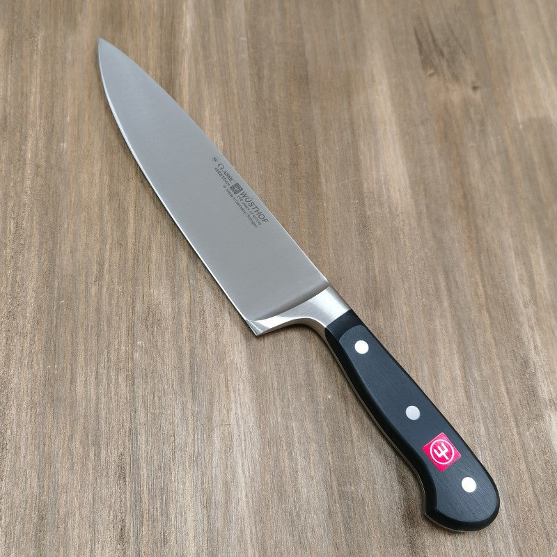 Cuchillo De Chef WÜSTHOF Classic - 15.24 Cm - Acero Inoxidable - Con Muescas Granton - Mango Negro