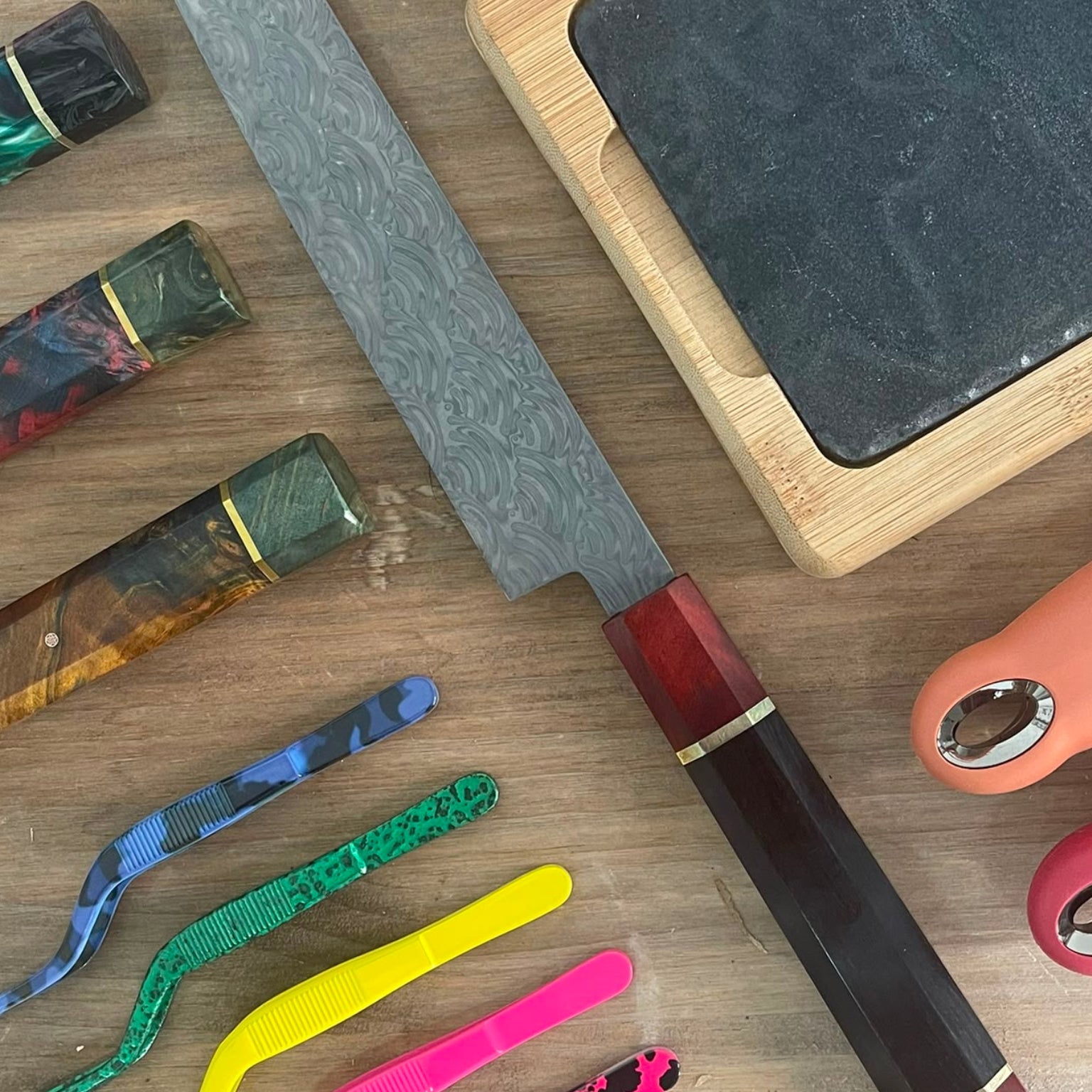Cuchillo Sashimi Damascus DMS-519 hoja acero damasco y mango ébano vista completa