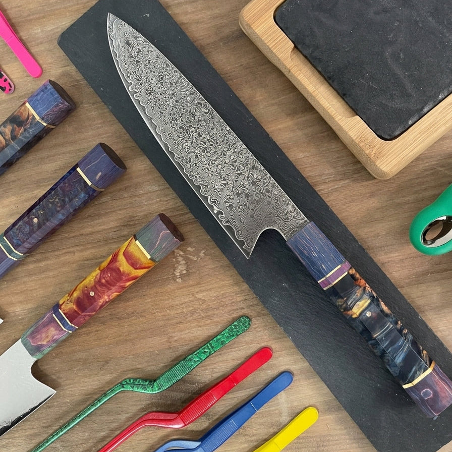 Cuchillo Gyuto 21 cm VG10 de 67 capas con mango de abedul estabilizado
